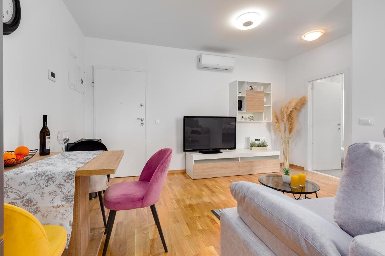 Apartment Roni + Besplatan Parking Zadar Eksteriør billede