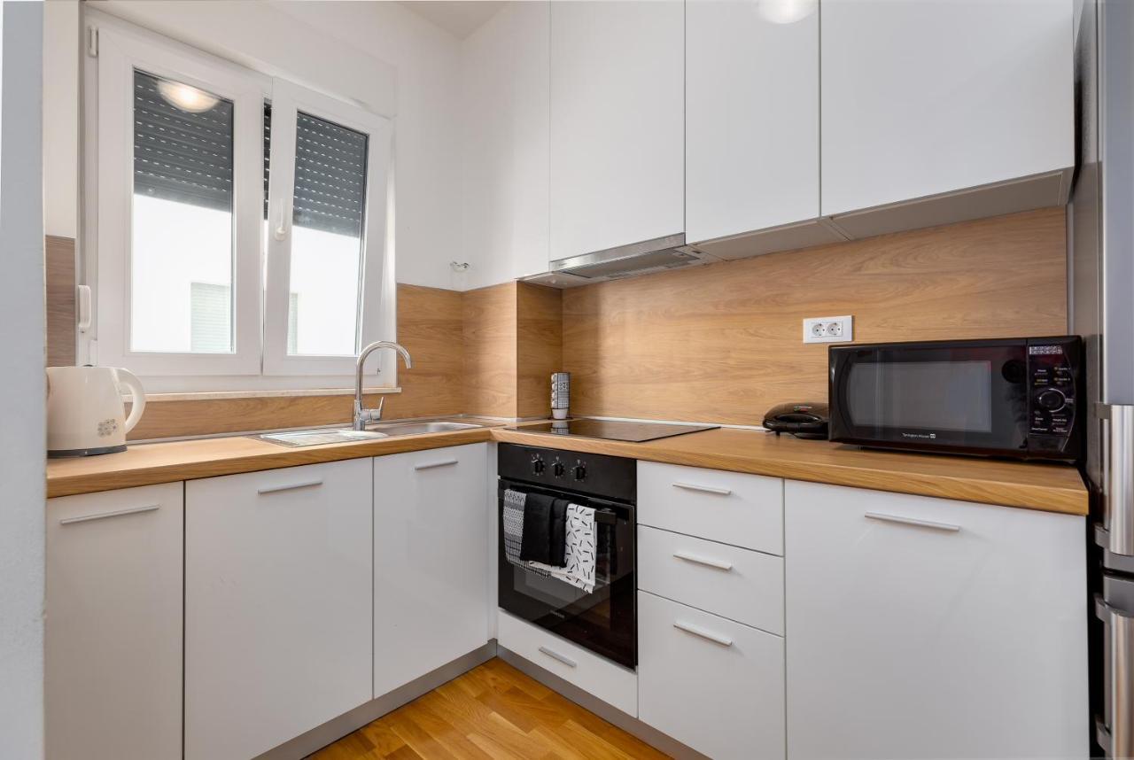 Apartment Roni + Besplatan Parking Zadar Eksteriør billede