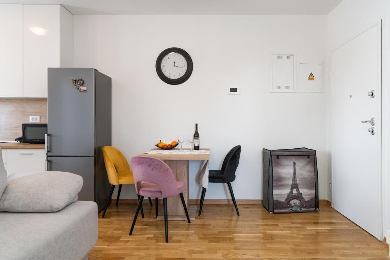 Apartment Roni + Besplatan Parking Zadar Eksteriør billede