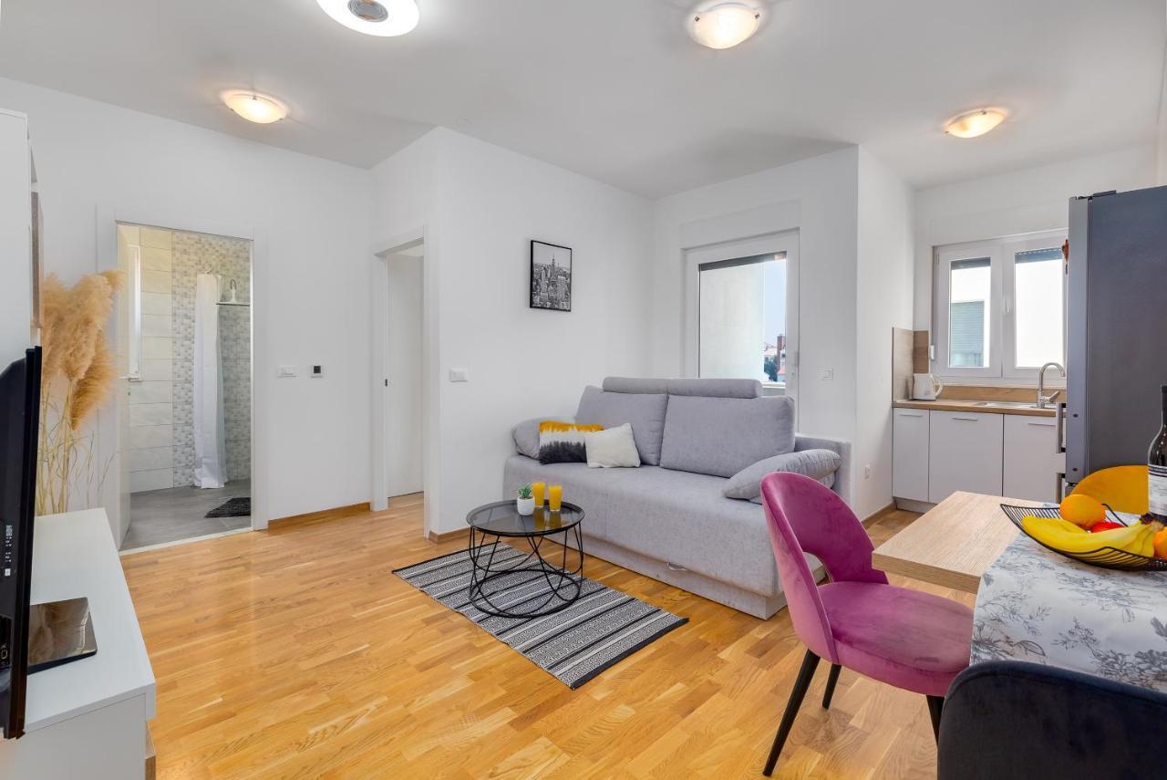 Apartment Roni + Besplatan Parking Zadar Eksteriør billede