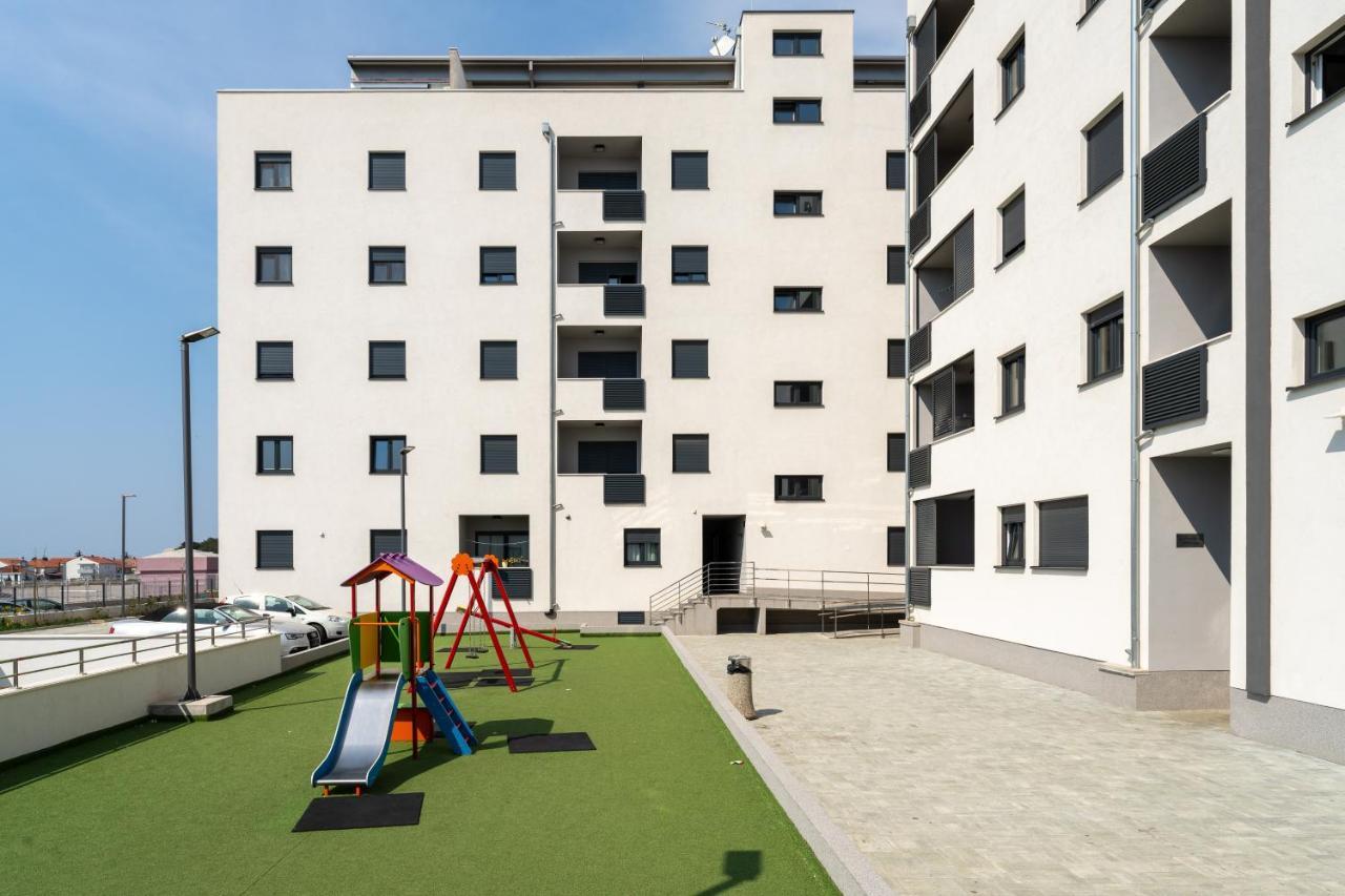 Apartment Roni + Besplatan Parking Zadar Eksteriør billede