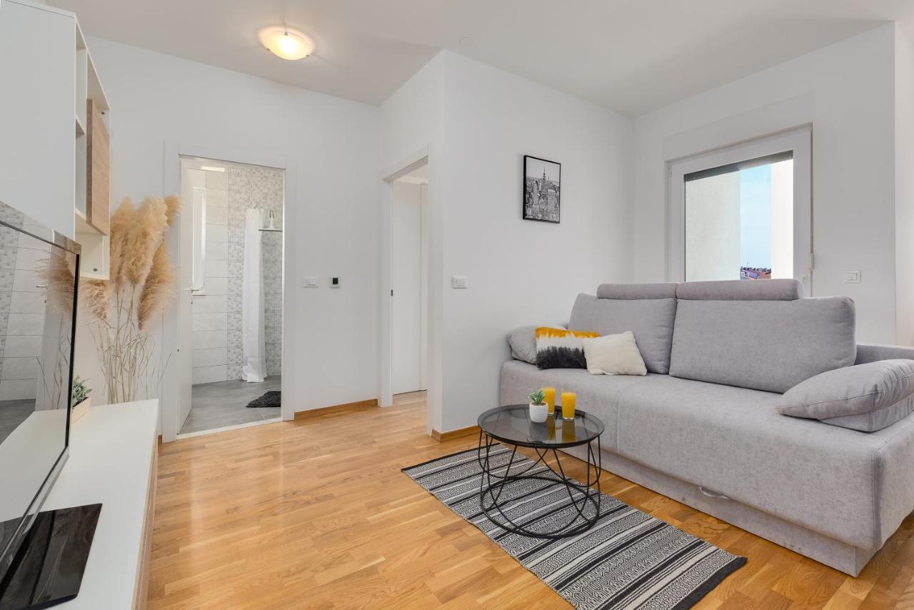 Apartment Roni + Besplatan Parking Zadar Eksteriør billede