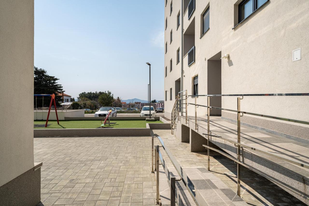 Apartment Roni + Besplatan Parking Zadar Eksteriør billede