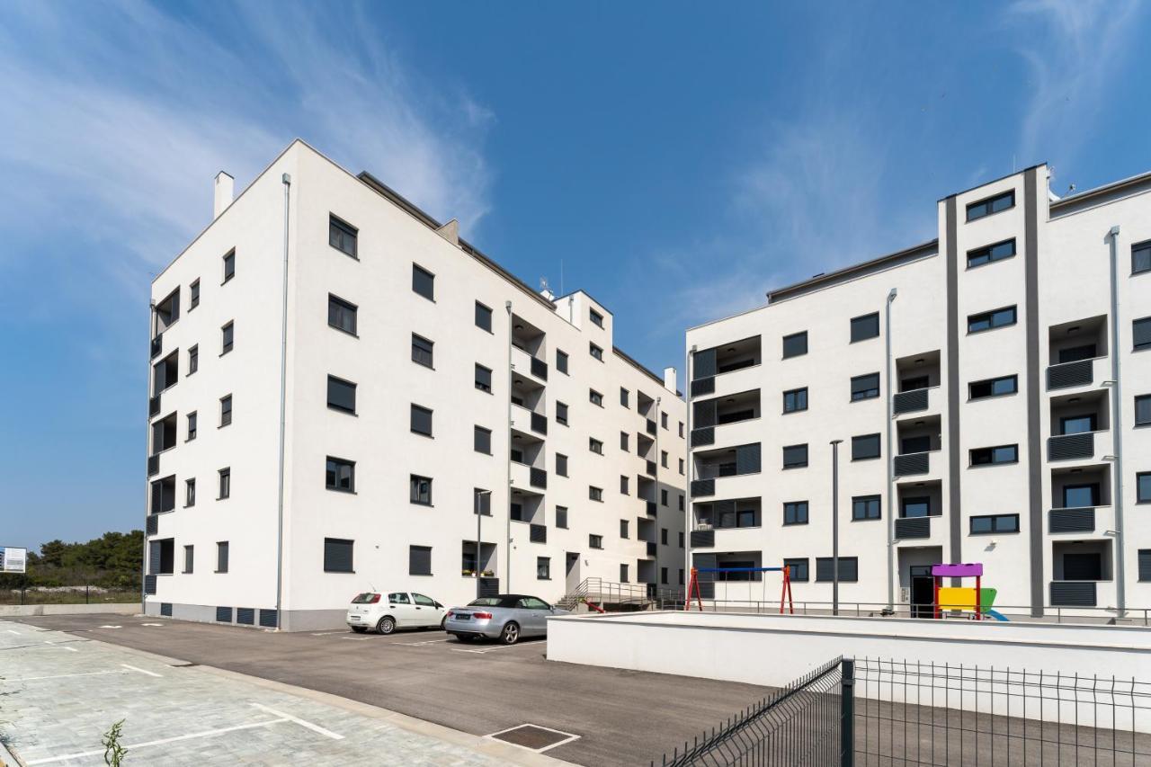 Apartment Roni + Besplatan Parking Zadar Eksteriør billede