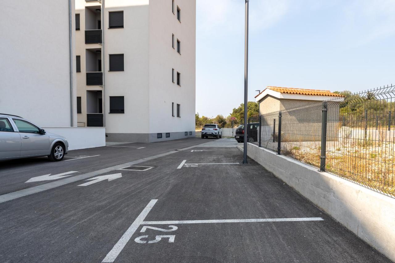 Apartment Roni + Besplatan Parking Zadar Eksteriør billede
