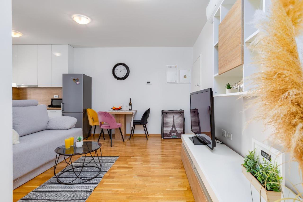 Apartment Roni + Besplatan Parking Zadar Eksteriør billede